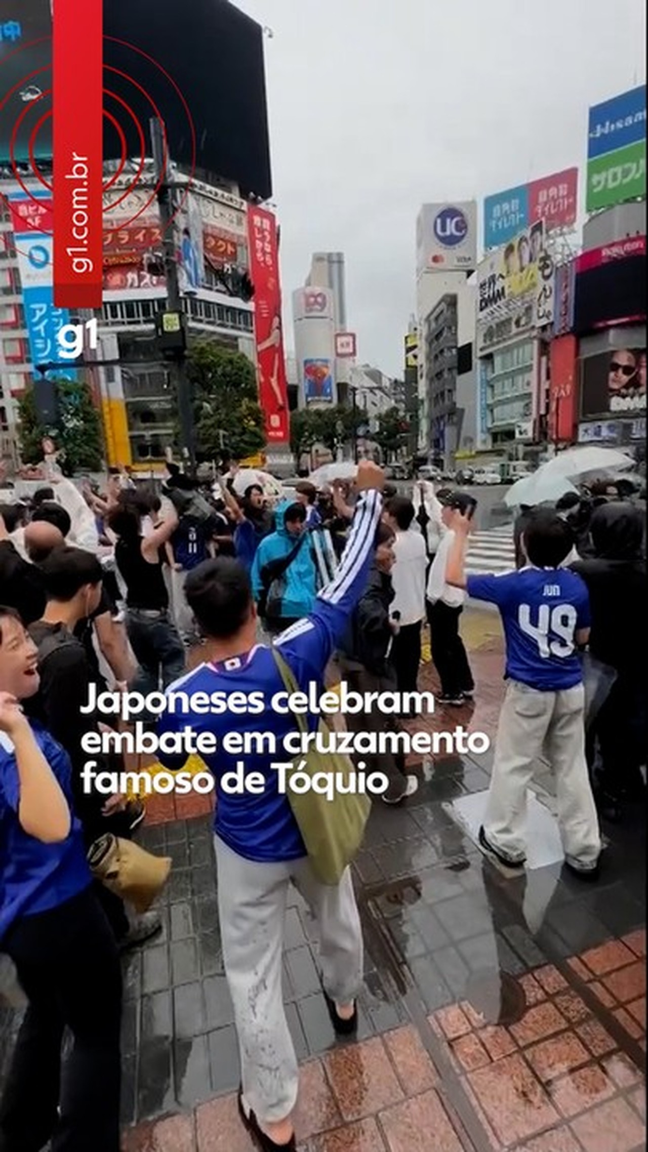 Alegria com empate: japoneses celebram estreia na Copa 'invadindo' famoso cruzamento em Tóquio