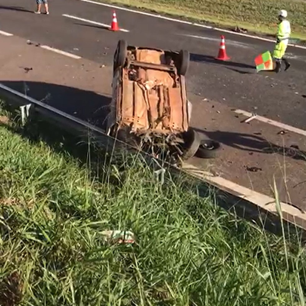 Acidente entre carro e caminhão mata uma mulher na Rodovia Raposo Tavares, em Regente Feijó (SP) — Foto: Redes sociais