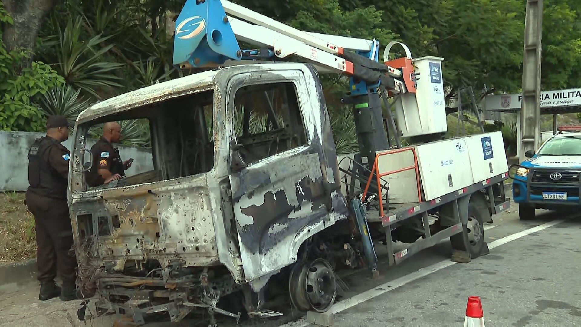 Linha Amarela fica fechada por quase uma hora após incêndio em caminhão 