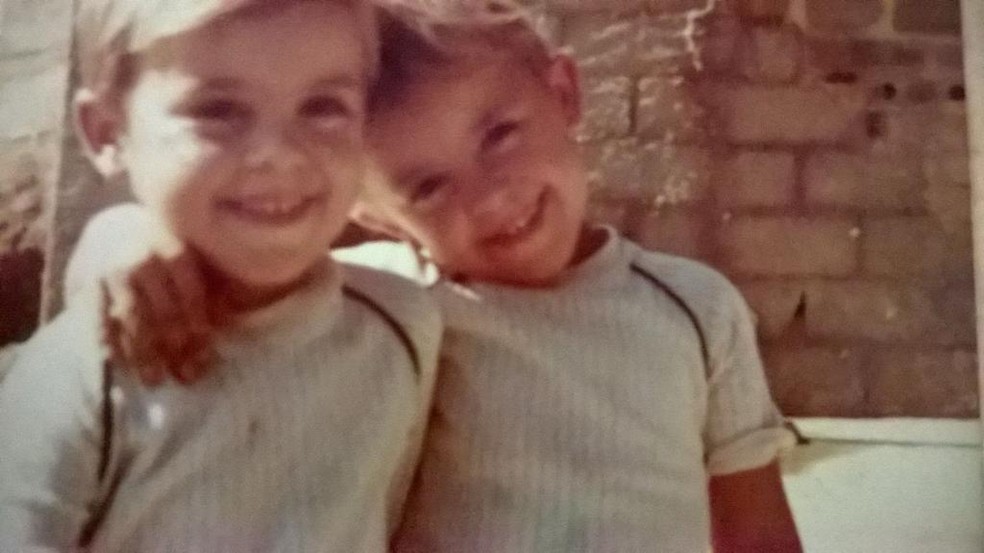 André e Adriano quando eram crianças. — Foto: Arquivo pessoal