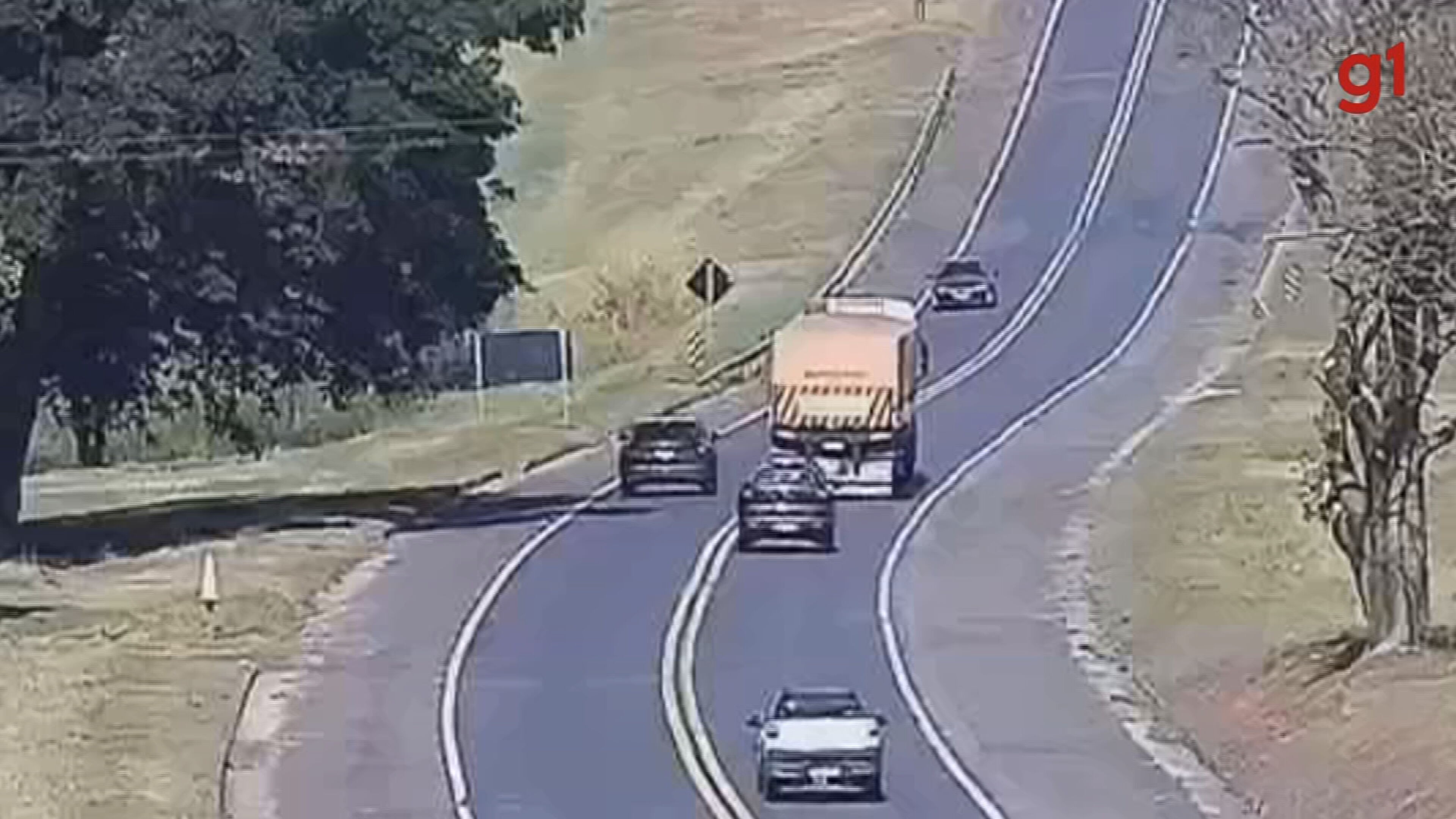 VÍDEO: motorista faz ultrapassagem proibida e quase causa acidente na BR-153 no interior de SP