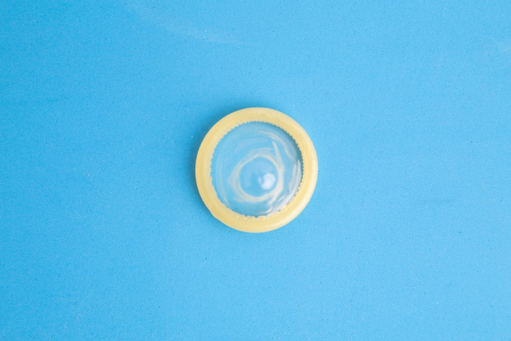 Estudo da Fiocruz revela que a maioria das vítimas de stealthing no Brasil são jovens
