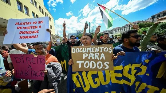 Como Portugal passou de país com portas abertas a estrangeiros a expulsão em massa de imigrantes