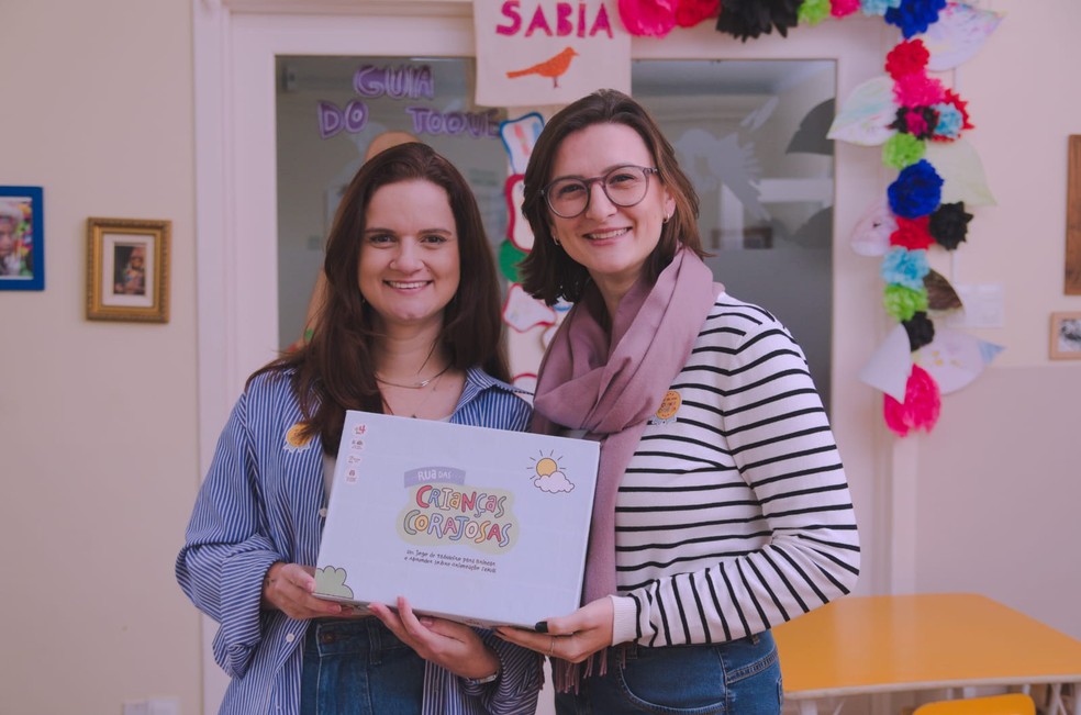 Designer Jésia Vunschel Gualter e orientadora Mariana Piccoli | Foto: Imagem cedida/ Jésia Vunschel Gualter