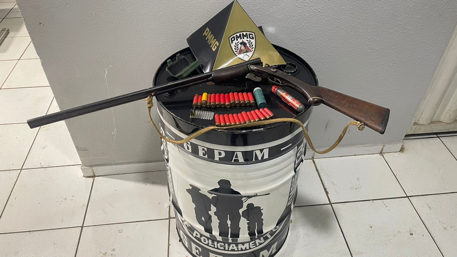 Homem é preso por posse ilegal de arma após denúncia de caça na zona rural de Montes Claros