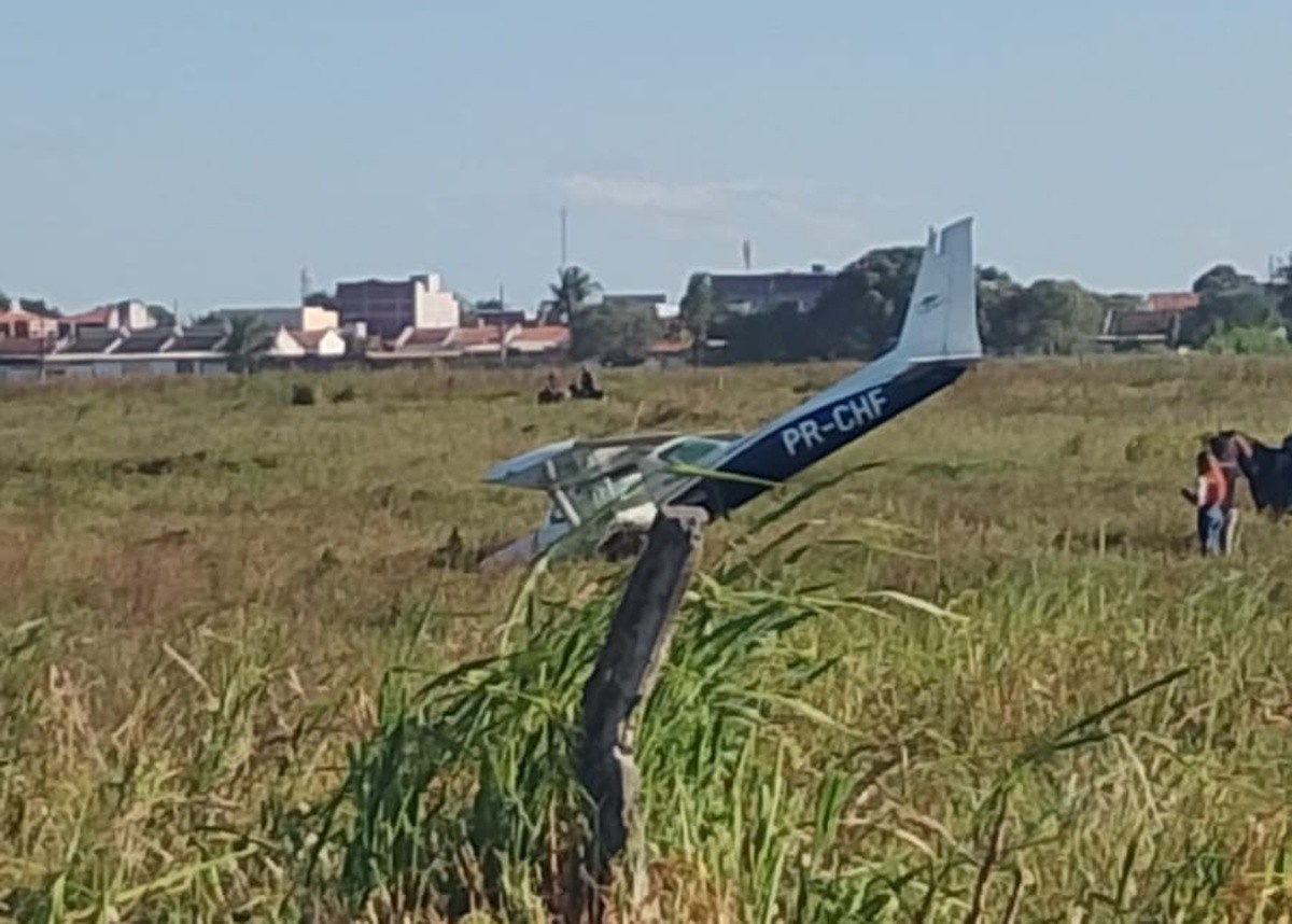 Avião de pequeno porte faz pouso forçado, na Grande João Pessoa; VÍDEO