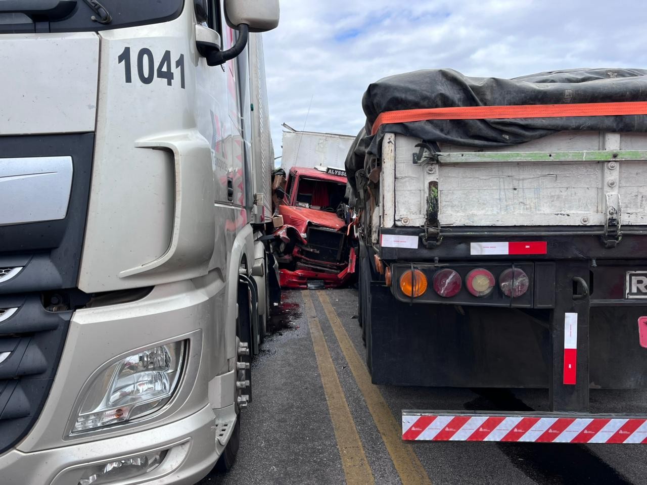 Acidente entre três carretas deixa rodovia totalmente bloqueada no RN