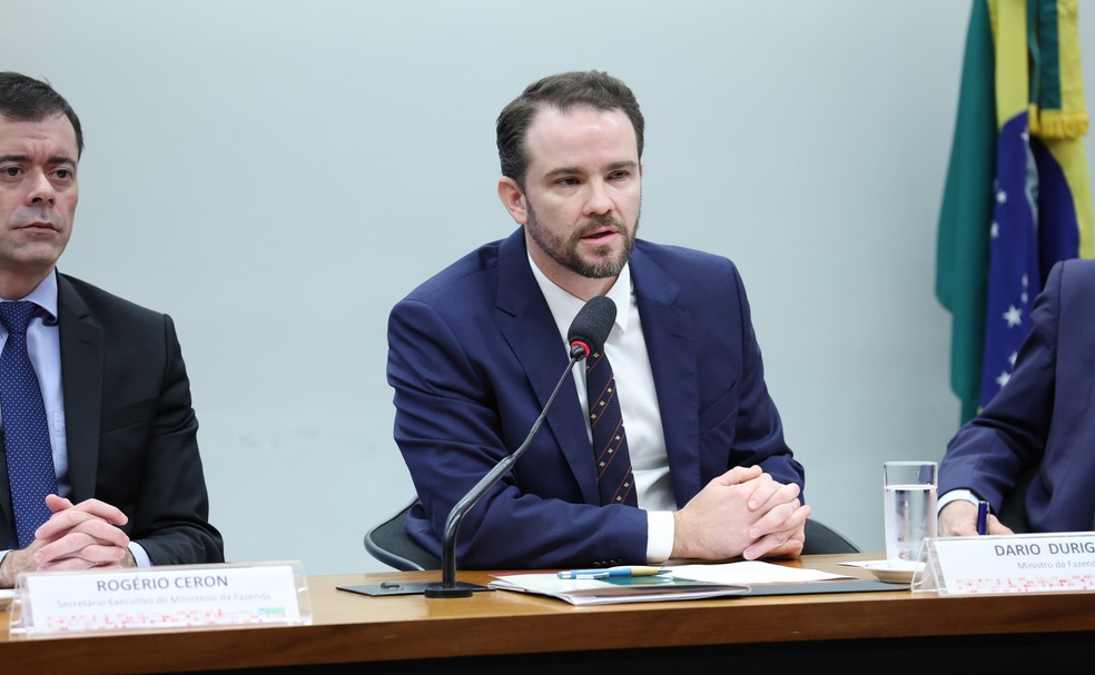 O ministro da Fazenda, Dario Durigan, em audiência pública nas Comissões de Agricultura, Pecuária, Abastecimento e Desenvolvimento Rural e Finanças e Tributação da Câmara dos Deputados, no dia 17 de junho de 2026 — Foto: Kayo Magalhães/Câmara dos Deputados