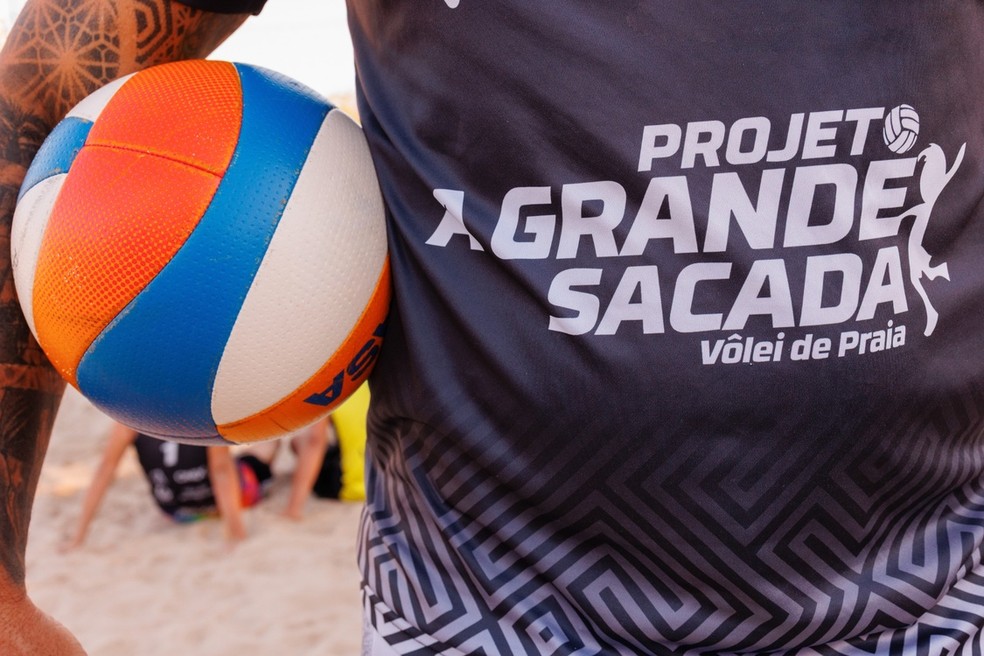 O projeto “A grande sacada” começou com uma bola na mão e um sonho, conta Edison. — Foto: Anderson Pires.