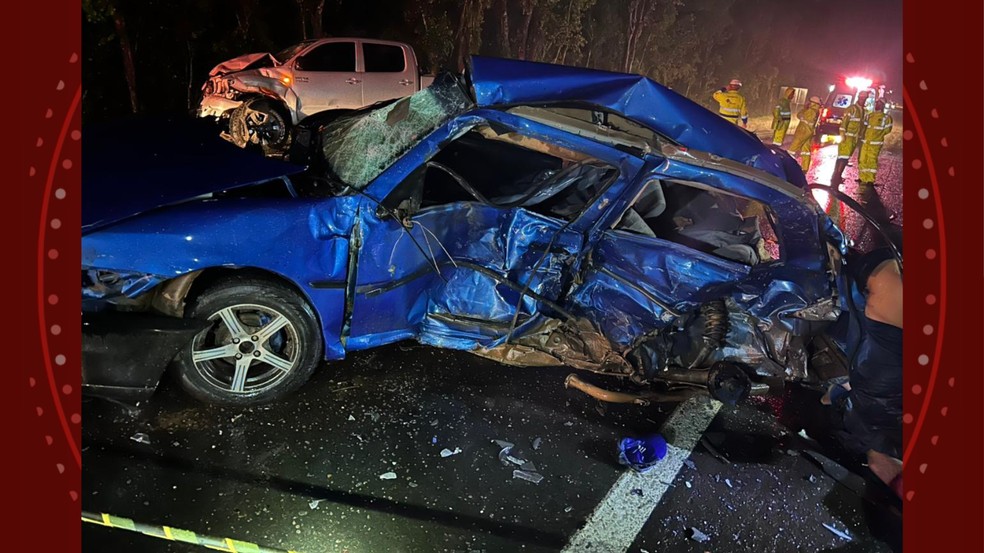 Quatro pessoas morrem em acidente entre três veículos na BR-373, no Paraná — Foto: PRF