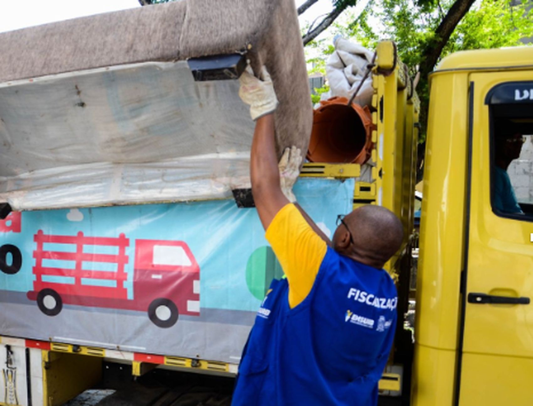 Saiba quais bairros de Aracaju recebem serviço gratuito de coleta de material sem serventia nesta semana