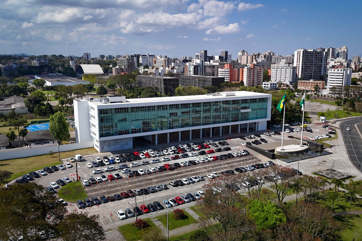 Abre e fecha: confira o funcionamento dos serviços estaduais no feriado de 12 de outubro, no Paraná