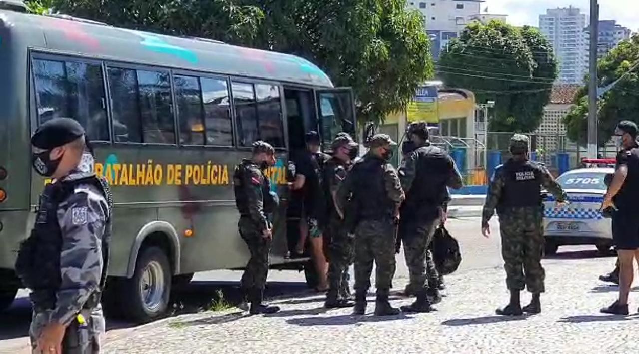 Mais de 100 manifestantes são presos por aglomeração em manifestação ...