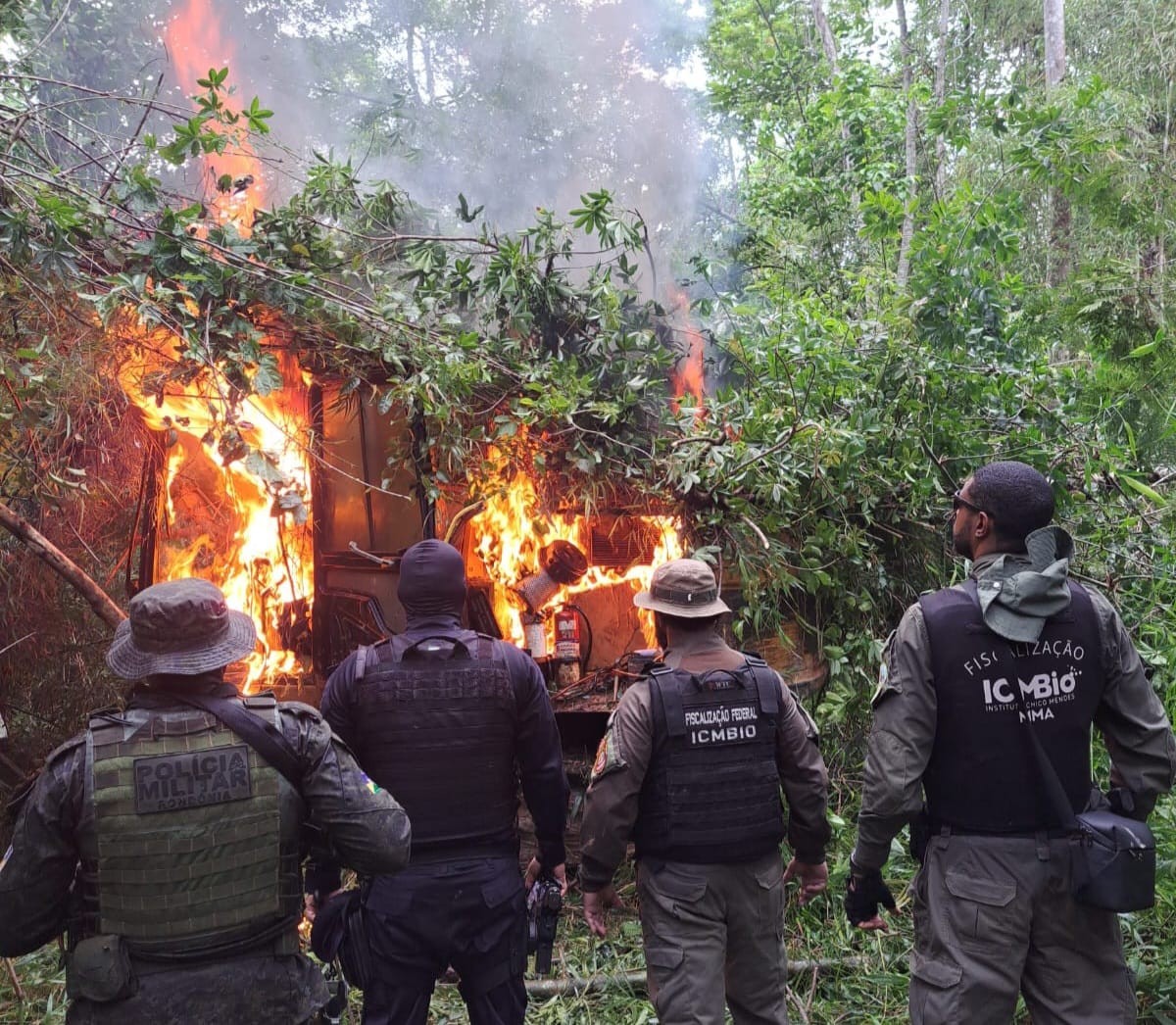 Nove pessoas são presas e R$ 1,4 milhão em multas aplicadas durante operação contra crimes ambientais em RO