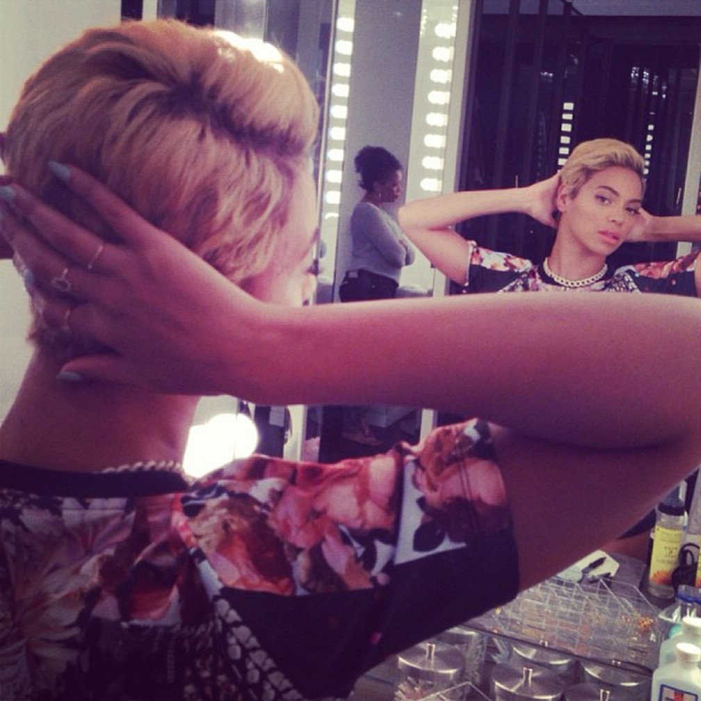 Beyoncé revelou novo corte de cabelo no estilo pixie em 2013 — Foto: Reproução/Instagram/Beyoncé