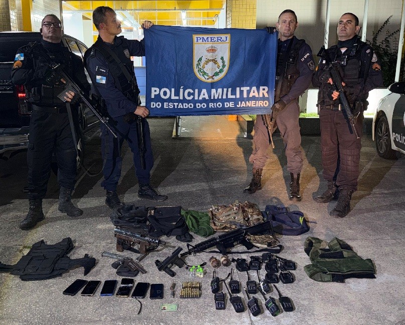 Seis homens são presos em operação que encontrou submetralhadora e granadas em Conceição de Macabu