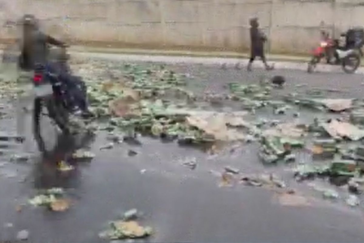 Vídeo: carga de cerveja é saqueada após cair de caminhão em Cuiabá 