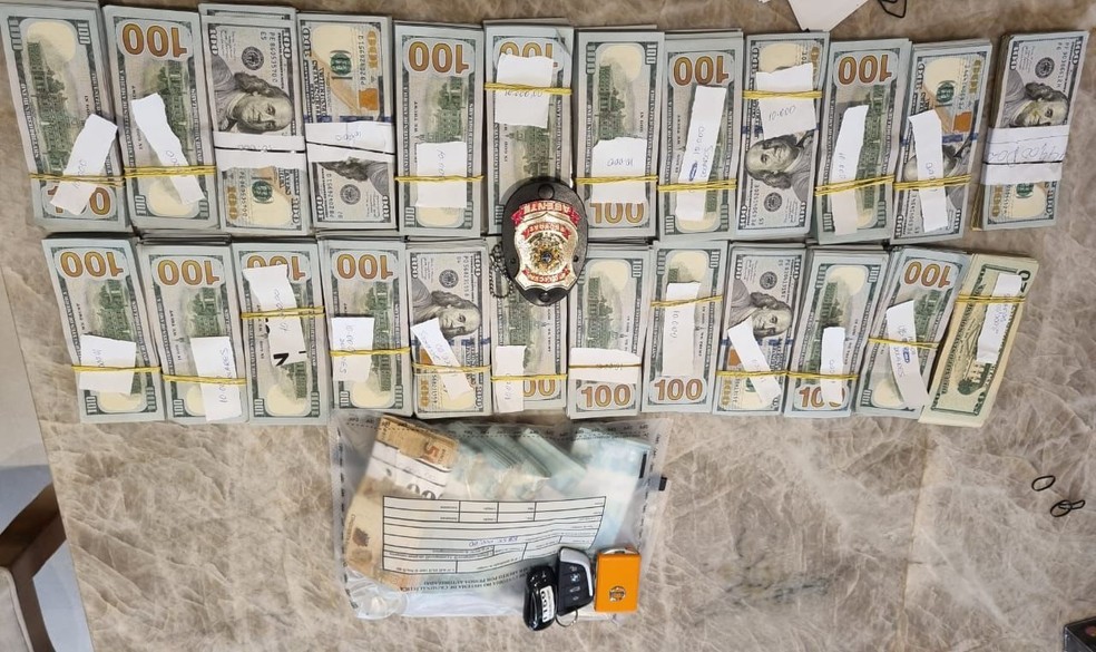Dinheiro apreendido na casa de um dos investigados russos no Ceará — Foto: PF/ Divulgação