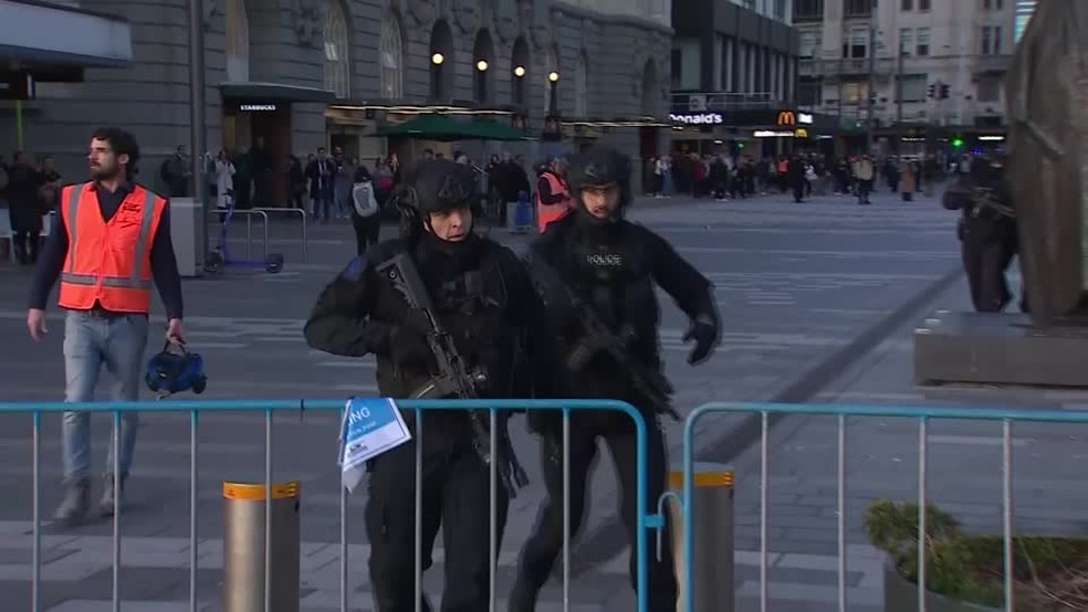 3 morrem em tiroteio em Auckland e polícia fecha parte da cidade, que recebe abertura da Copa em algumas horas — Foto: Reuters