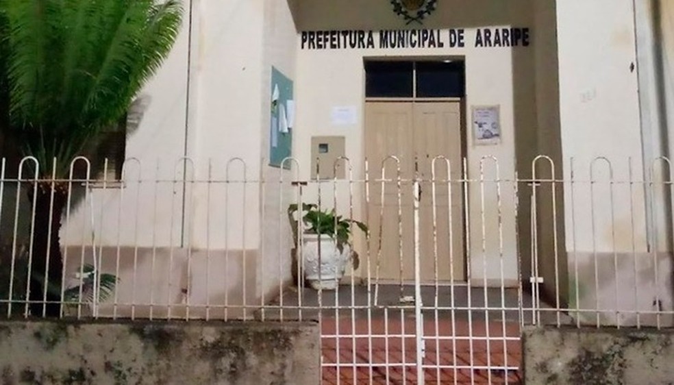 MPCE ingressa na Justiça contra ex-prefeito de Araripe por nomeação de servidor fantasma. — Foto: MPCE/ Divulgação
