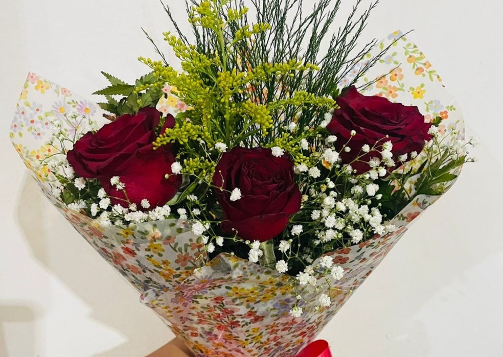 Entre as violações da medida protetiva estava o envio de flores para a ex-mulher. — Foto: Arquivo pessoal