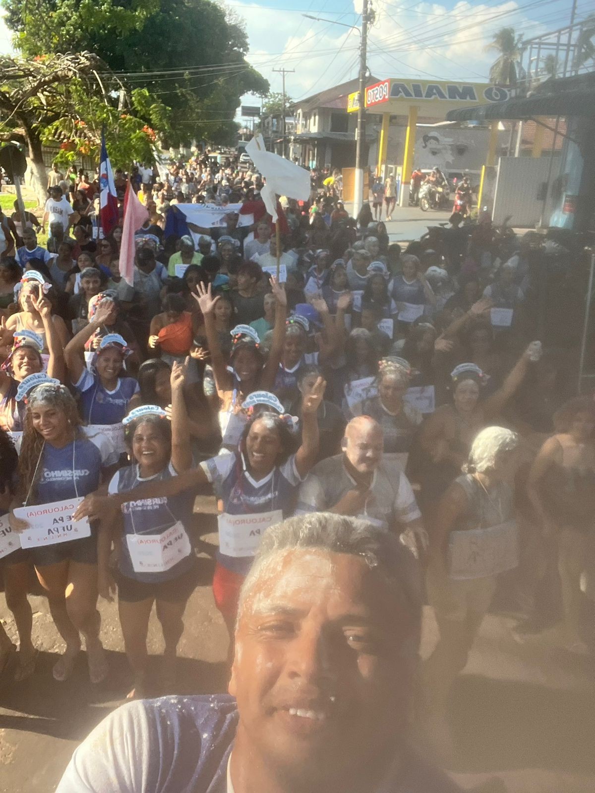 Ribeirinhos fazem arrastão em cidade do Marajó para comemorar aprovações em massa no vestibular no PA