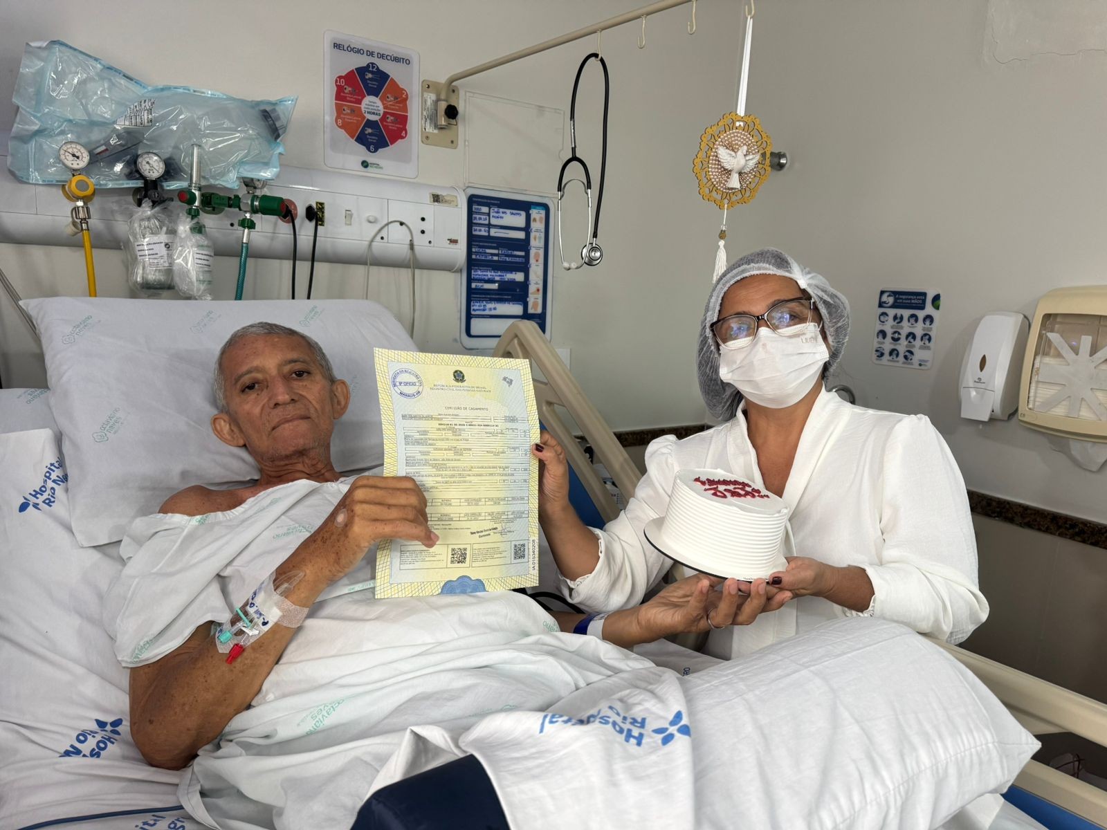 VÍDEO: Paciente com câncer realiza casamento no leito de hospital em Manaus: 'me deu forças'