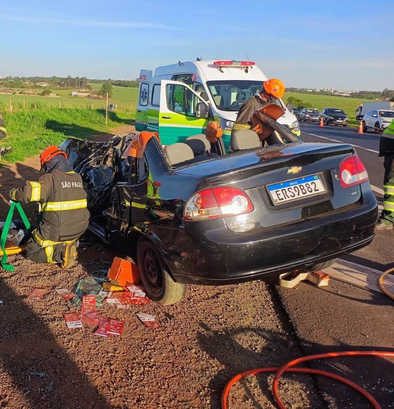 VÍDEO: motorista morre após ficar preso às ferragens de carro em grave acidente no interior de SP
