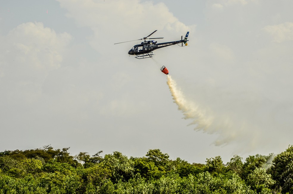 Helicóptero do GTA do Amapá realiza transporte de dois jovens para