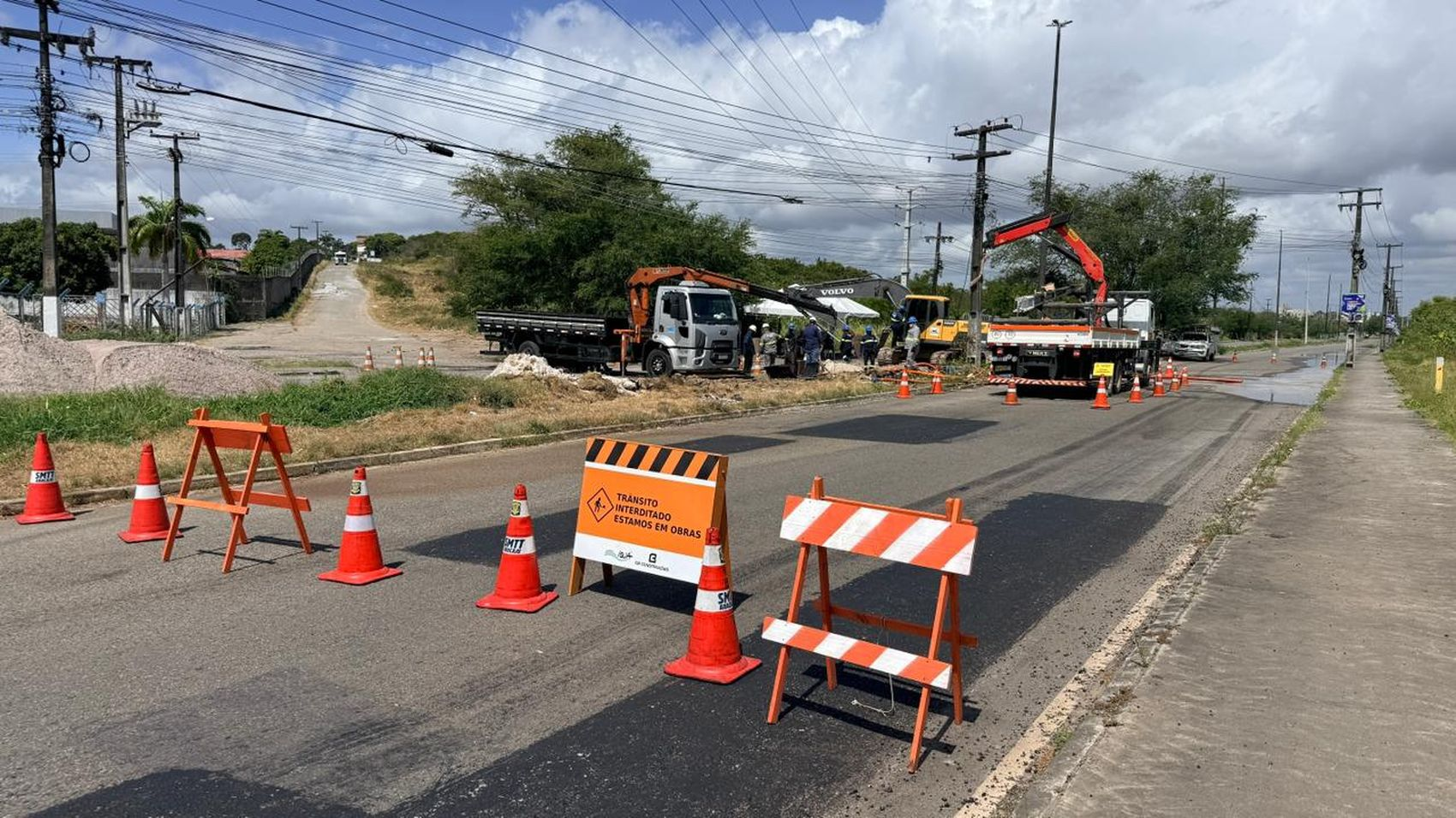 Avenida em Aracaju é bloqueada para reparo de adutora