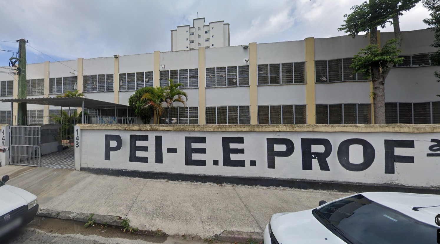 Aluno de 14 anos é obrigado a ficar nu em revista por cigarro eletrônico e diretoras de escola são demitidas em SP