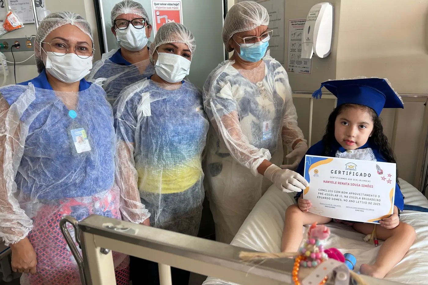 HRBA promove formatura escolar de conclusão de ano letivo para alunos internados na unidade