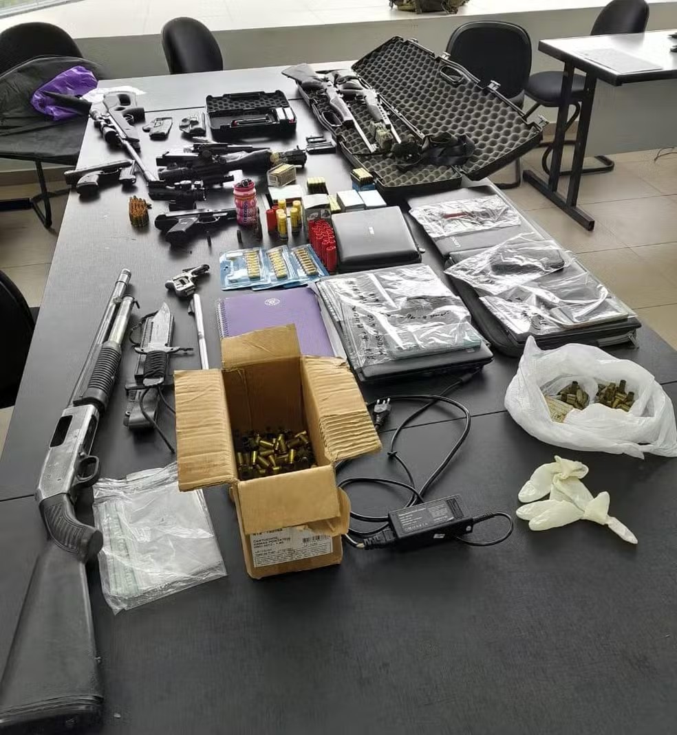 Material encontrado pela Polícia Civil durante operação contra milícia em fevereiro de 2023 em Roraima — Foto: PCRR/Divulgação/Arquivo