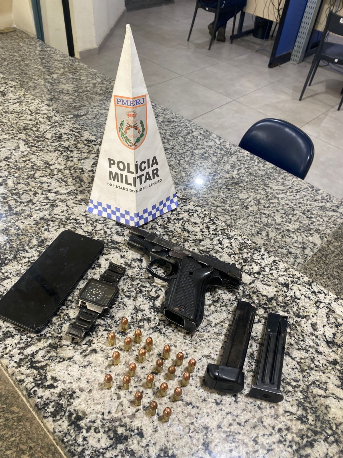 Jovem é preso por porte ilegal de arma em Volta Redonda 