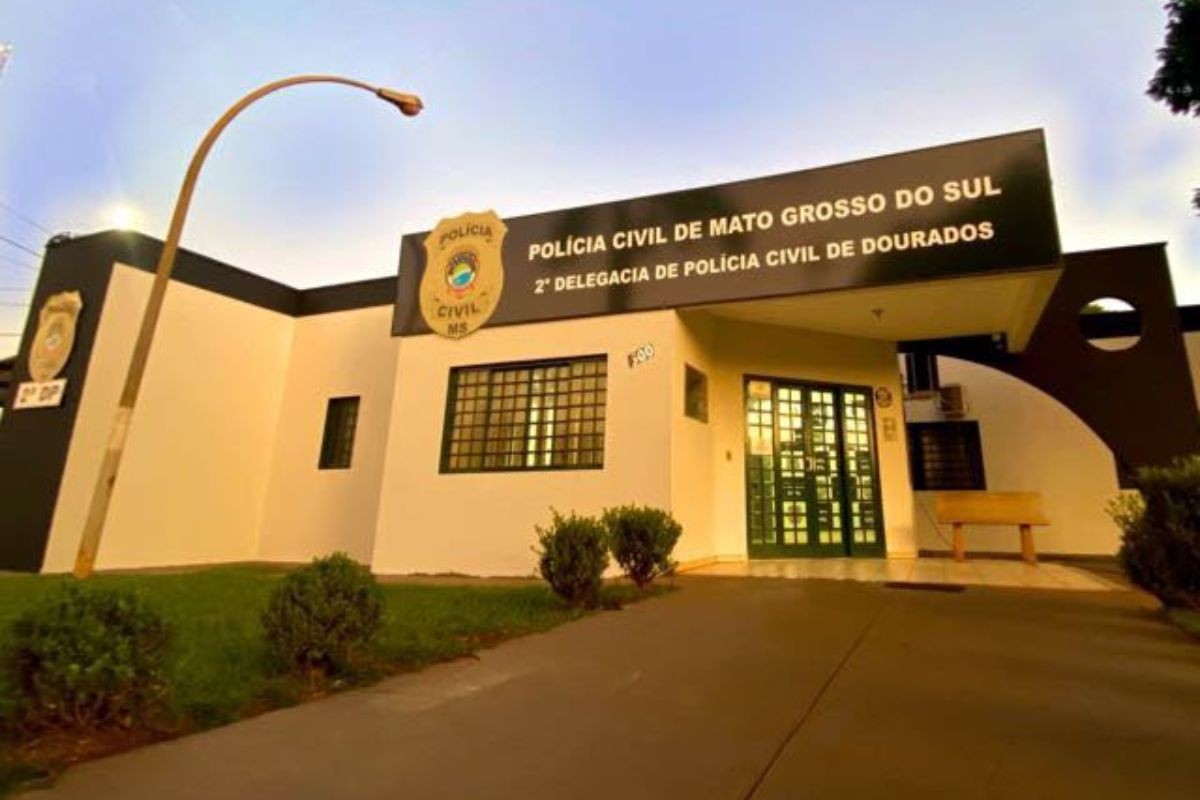 Polícia flagra homem de 73 anos enquanto abusava de adolescente de 13 anos em Dourados