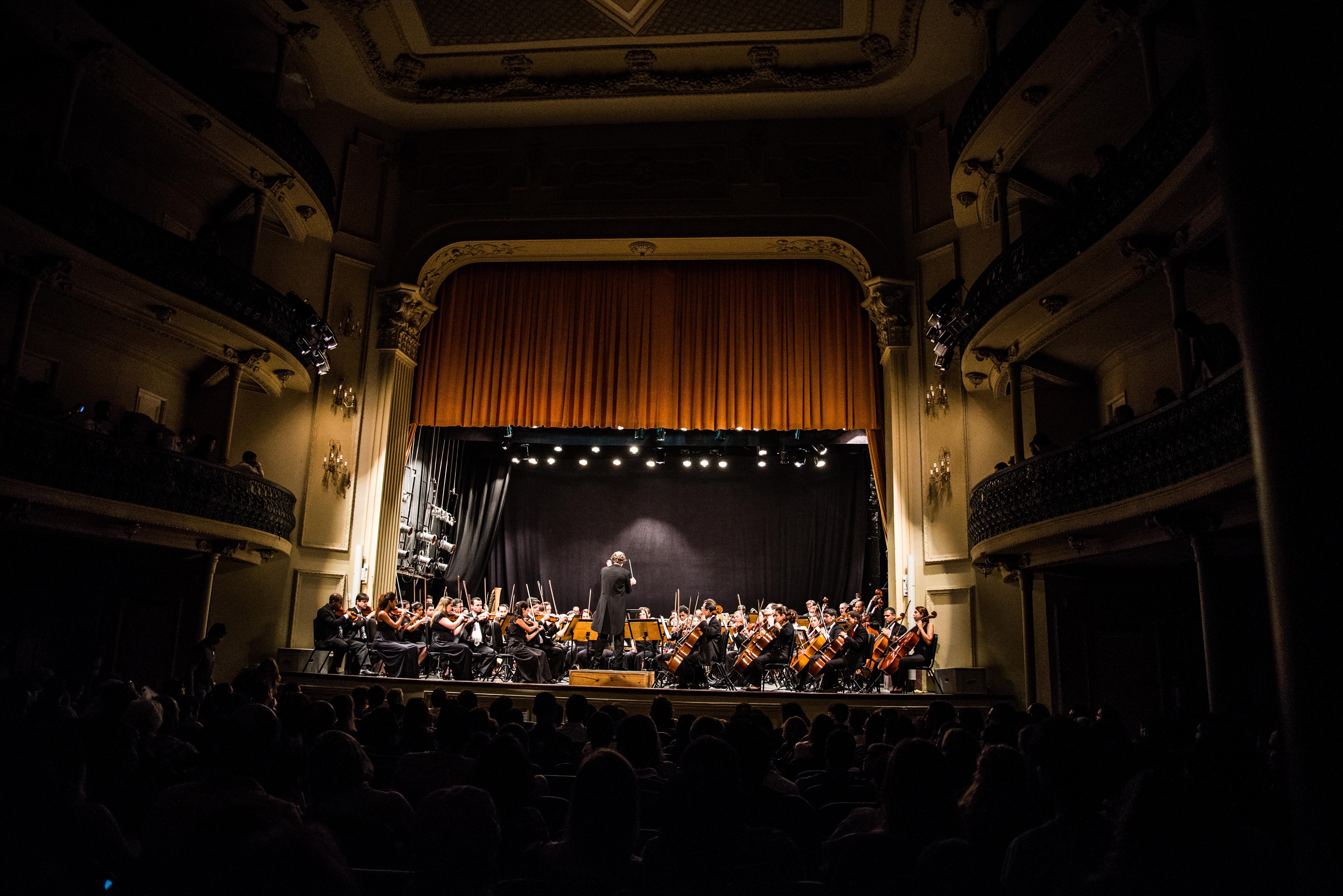 Veigh, Arlindinho, Lauriete, escolas de samba e mais: confira a agenda de eventos para o fim de semana no ES