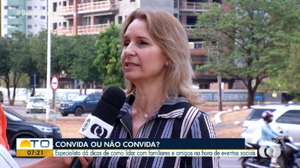 Especialista dá dicas de etiqueta para convidar ou deixar de convidar conhecidos em evento