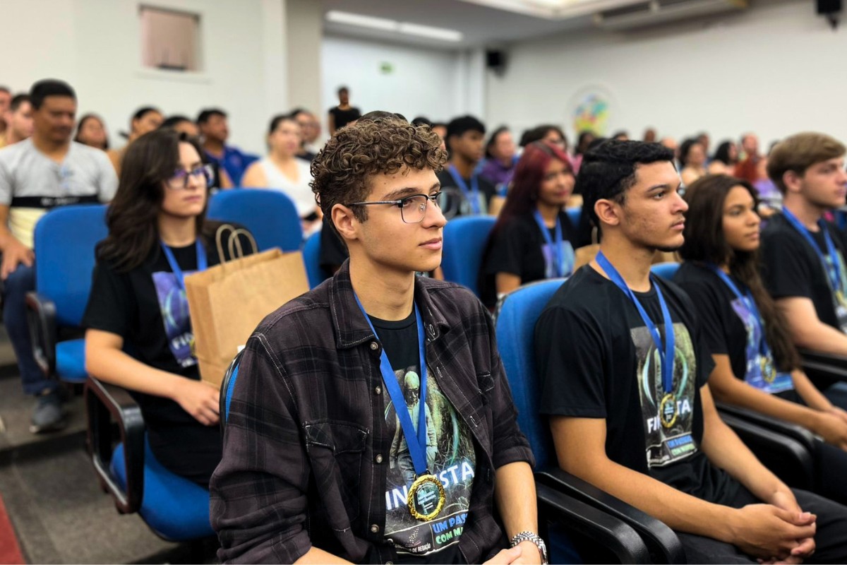 Concurso de redação oferece bolsa de 100% para estudante do 3º ano do ensino médio da rede pública de MS