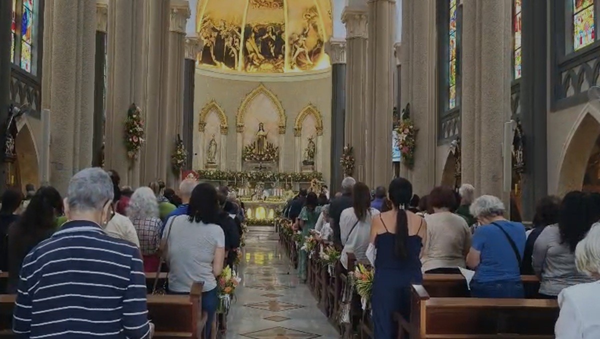 Festa de Santa Teresa d’Ávila reúne fiéis e movimenta o Centro de Teresópolis