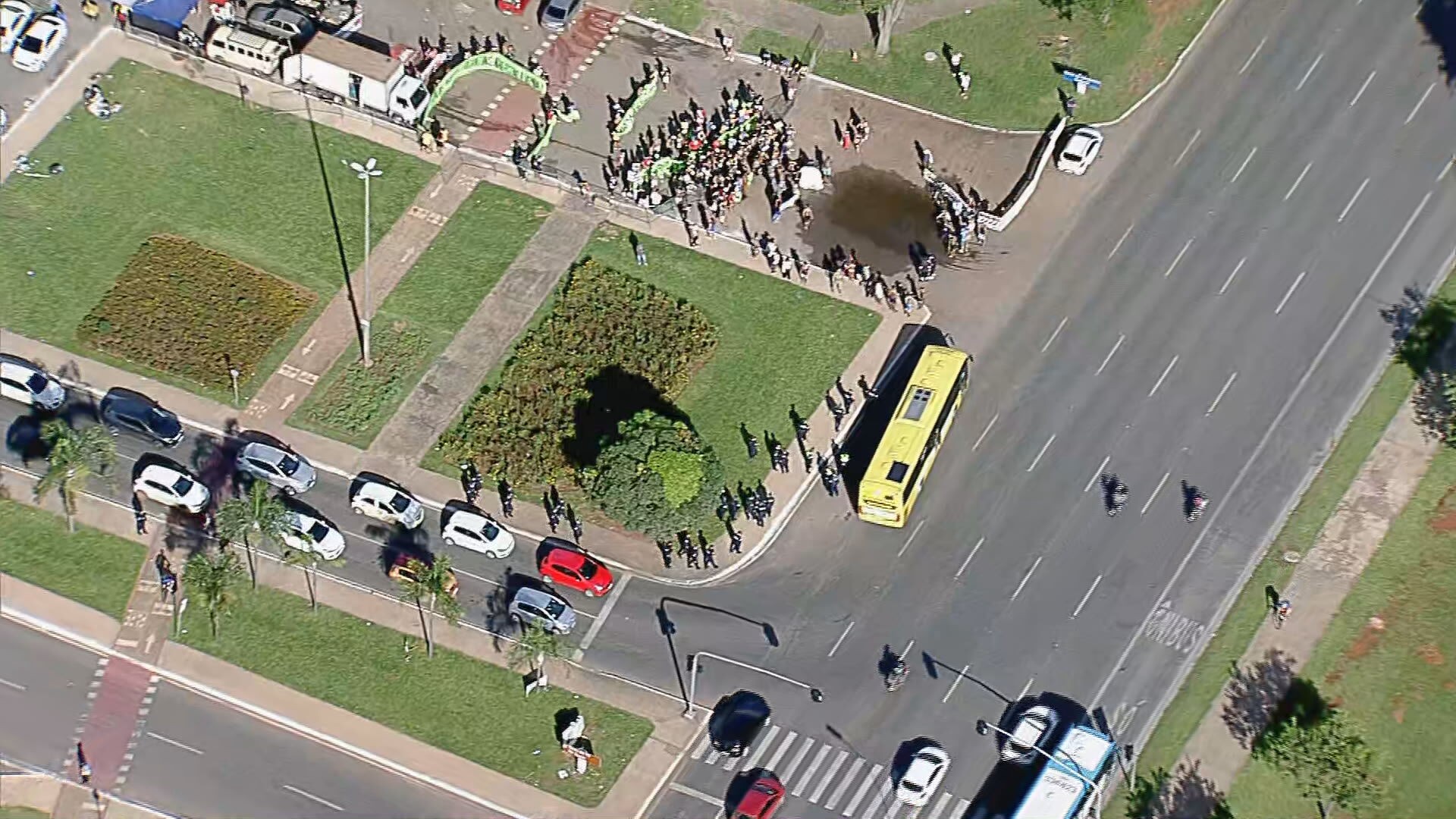 Trânsito no Eixo Monumental, em Brasília, fica parcialmente interditado na manhã desta terça-feira (7)