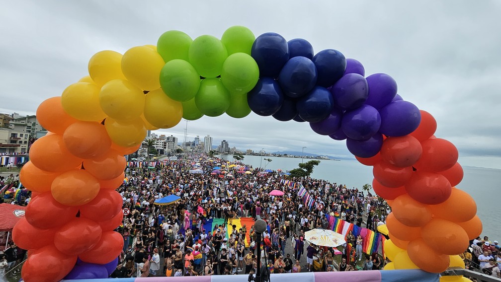 Parada LGBTI+ de Florianópolis em 2023 — Foto: Edsoul/ NSC TV