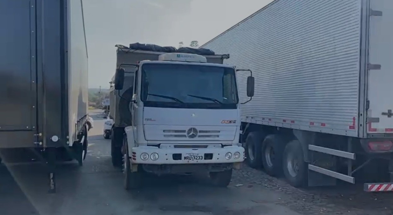 Furtado no ES, caminhão é encontrado em Governador Valadares com placa e cor alteradas