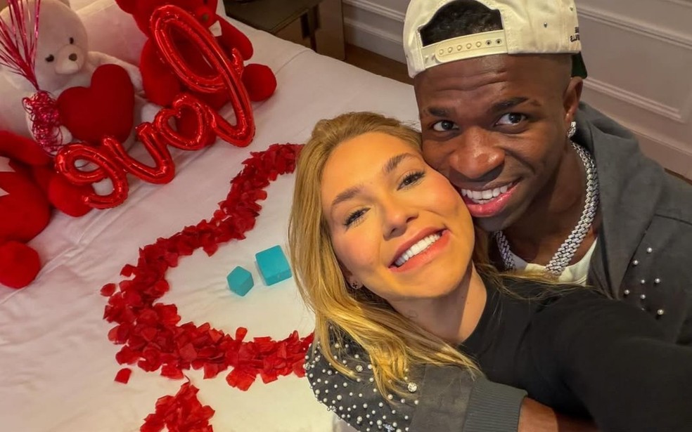 Virginia Fonseca recebe surpresa de Vinicius Jr. — Foto: Reprodução/Instagram de Virginia Fonseca