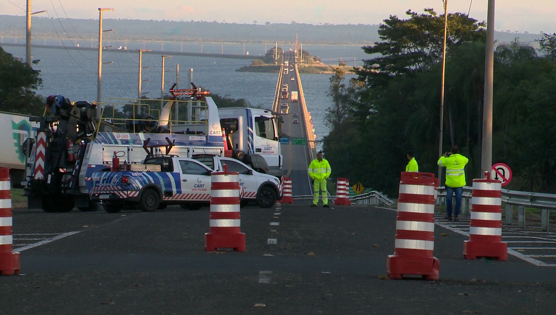 Travessia de ponte sobre o Rio Paraná na divisa entre SP e MS tem lentidão no trânsito nesta sexta-feira por causa de obras