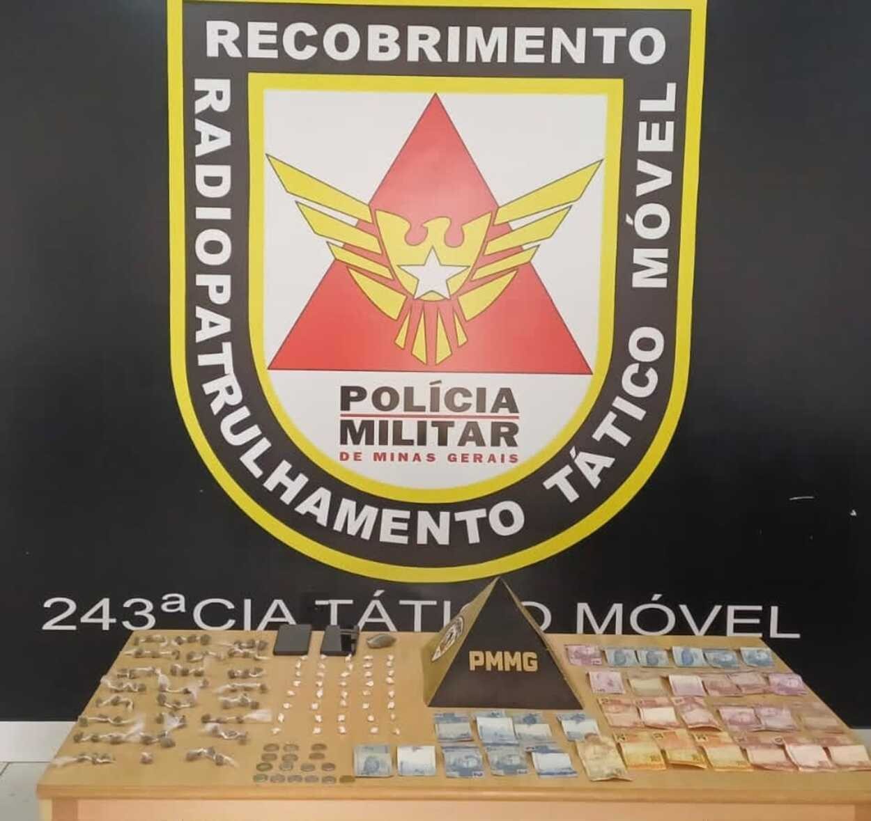 Casal é preso por tráfico após PM encontrar drogas escondidas em árvore em Montes Claros