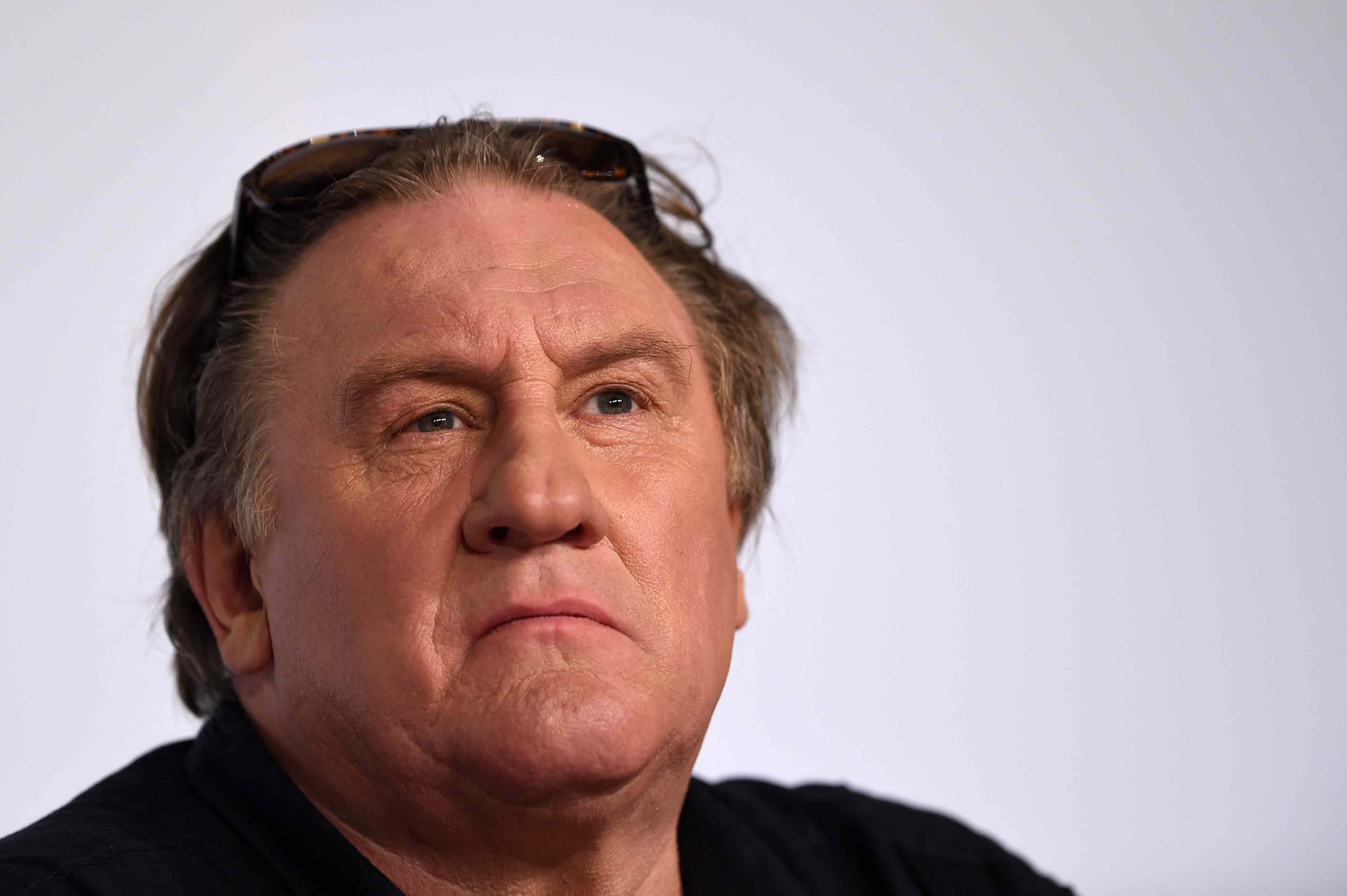 Ator francês Gérard Depardieu enfrenta julgamento por alegações de agressão sexual