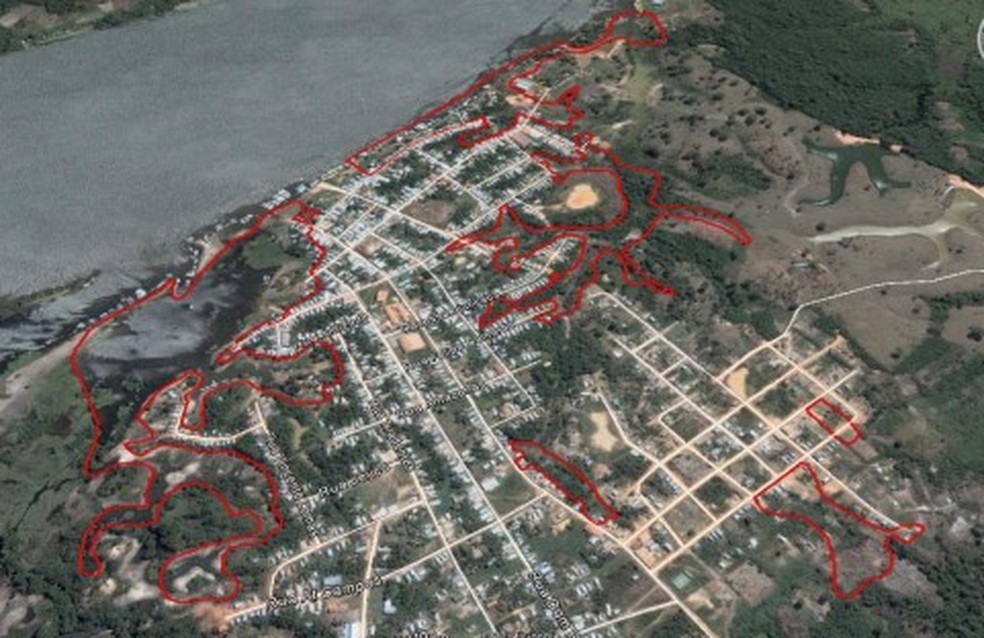 Imagem de satélite de 2006 mostra, em vermelho, os setores de alto risco de deslizamento de terra em Beruri — Foto: Reprodução/SBG
