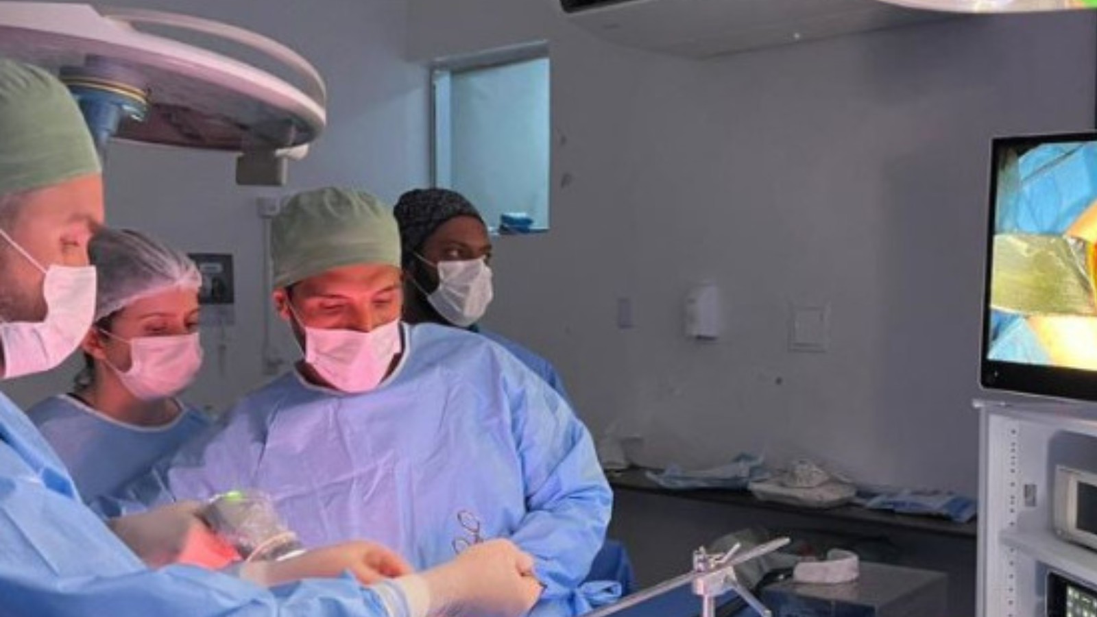 Centro Cirúrgico do CHSL recebe equipamento de ponta único em Minas Gerais