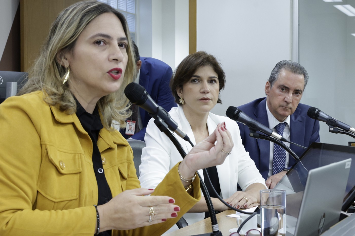 Investigação sobre contrato de R$ 348 milhões motivou exoneração de ex-secretário de Educação de MG, diz CGE