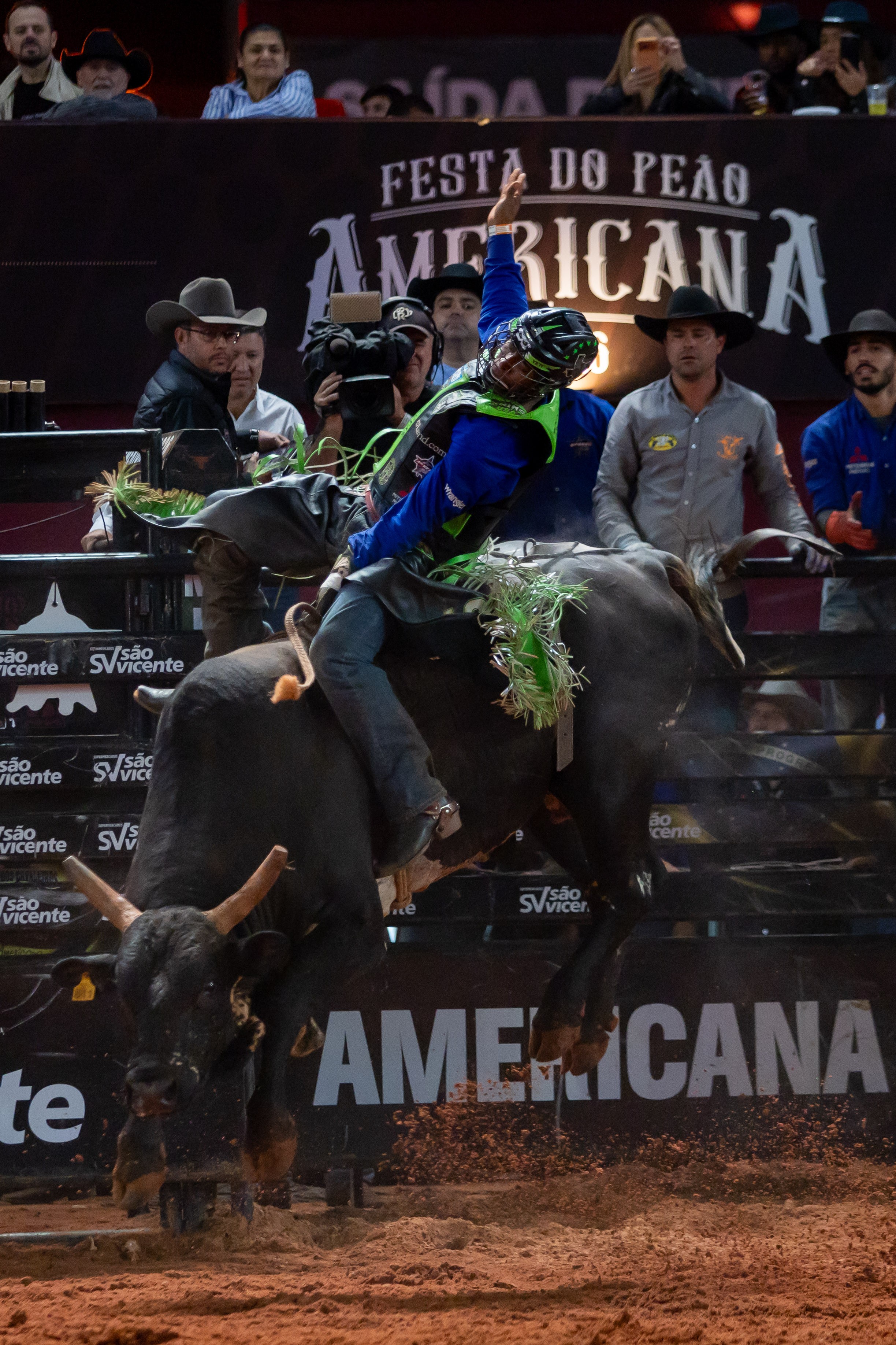 Final da etapa de Americana da PBR reuniu dez competidores na noite deste domingo (7) — Foto: Thomaz Marostegan